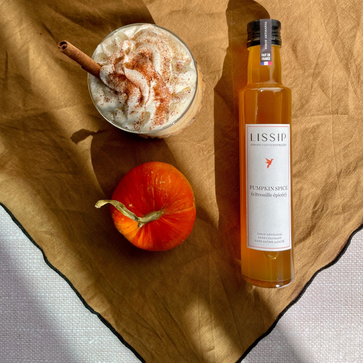 sirop lissip pumpkin spice vu de haut avec pumpkin spice latte